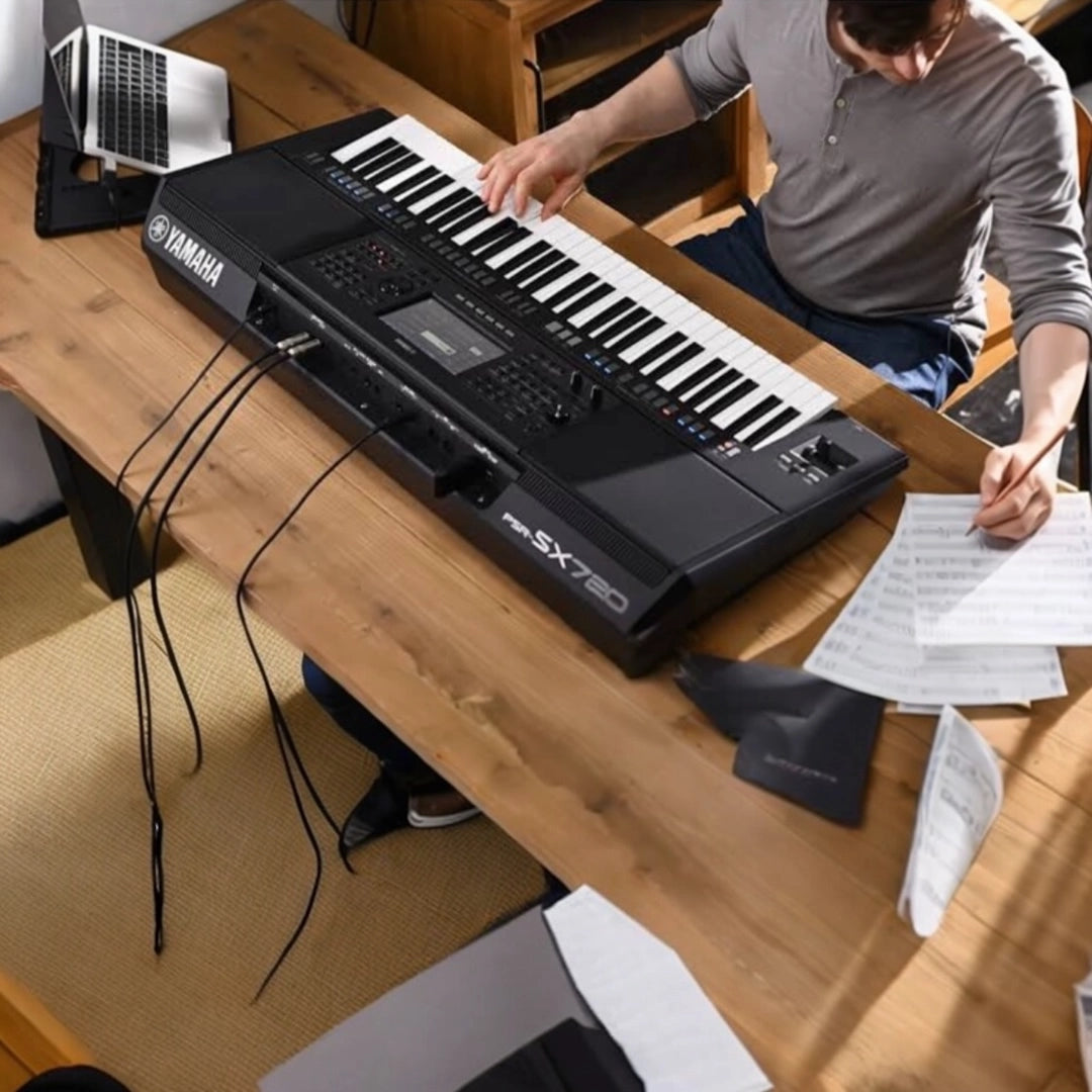 Yamaha PSRSX920 61-Key Arranger Workstation Keyboard